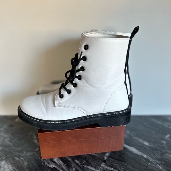White Combat Boots - Size 7 - Picture 4 of 10